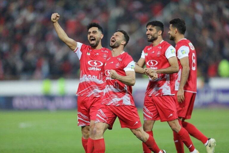 نیمه دوم پرسپولیس – تراکتور به روایت تصویر؛ از شادی گل تا مصدومیت هواداران