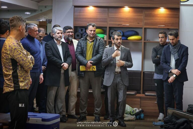 حضور مدیرعامل فولاد مبارکه در رختکن سپاهان بعد از پیروزی مقابل پرسپولیس: با ایمان به برد شما به ورزشگاه آمدم!