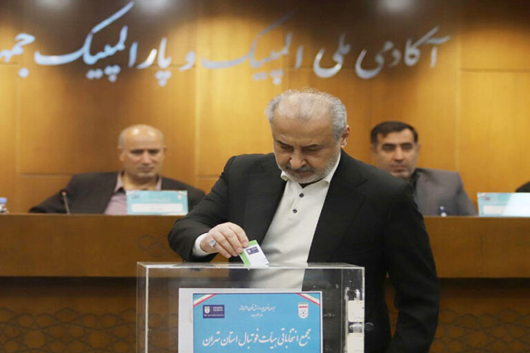 حضور مدیرعامل و سرمربی زنان پرسپولیس در انتخابات هیات فوتبال + عکس