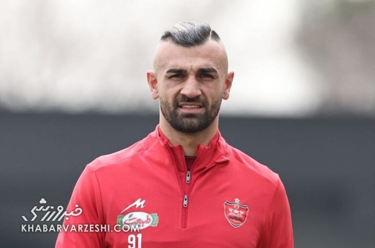 ستاره پرسپولیس در لباس سامورایی‌ها؛ سردار «تُرک» توپ را به دو نیم تقسیم کرد +فیلم