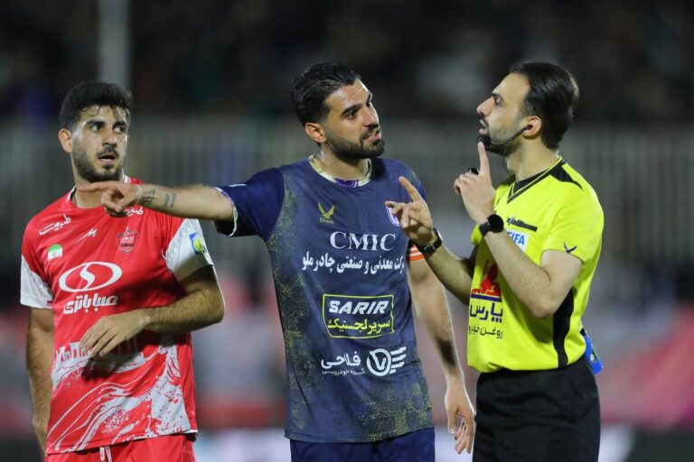 حمله سپاهان به پرسپولیس و امیر عرب براقی در اعتراض به رد پنالتی چادرملو: هل داریم تا هل!