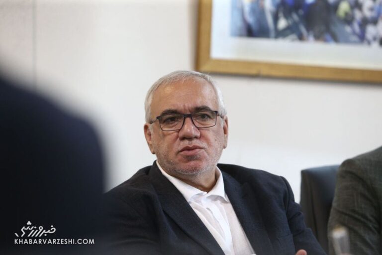 مدیرعامل پرسپولیس کاری نکند حرف‌هایم برایش گران تمام شود/به جواد نکونام در مورد استقلال مشاوره غلط می‌دهند/پرسپولیس باید دو میلیارد جریمه بدهد