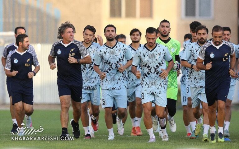 استقلال تا ساعتی دیگر در کیش به زمین می‌رود
