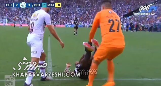 ویدیو| حرکت غیراخلاقی دروازه‌بان!/ بازیکن مصدوم بازیچه شد!