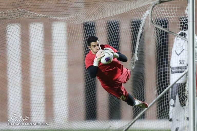 چرا پرسپولیس به سراغ جذب گلر سپاهان رفت؟!