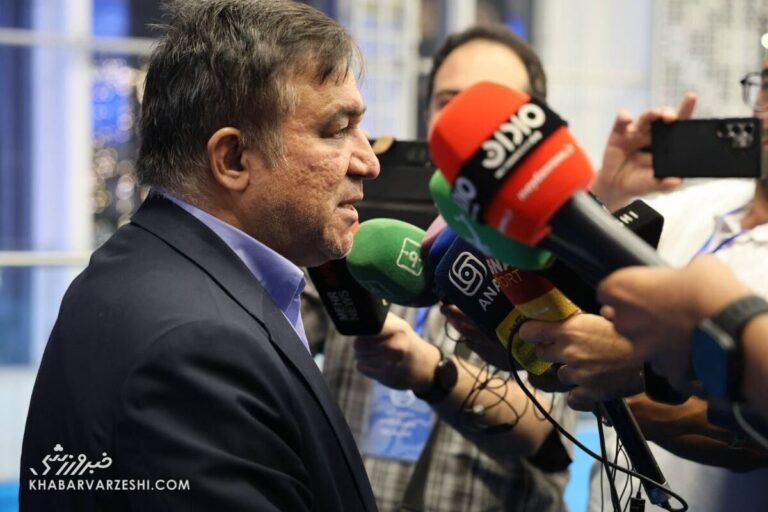 تاجرنیا: منطق می‌گوید استقلال باید قهرمان شود/ اگر لیگ تمام شده بود، پلی‌آف چرا برگزار شد؟