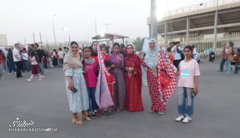 ویدیو| مصاحبه با زنان پرسپولیسی که دو روز است از میناب در راه هستند: کاش به سیریک سر بزنید!