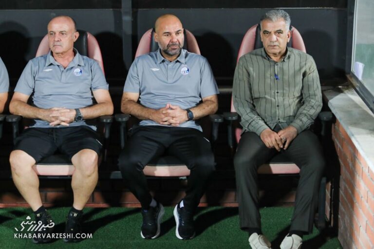 یک استقلالی ناشناس تماشاگر بازی پرسپولیس – استقلال خوزستان