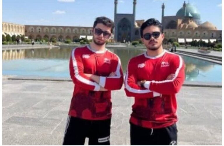 تماشاگران ویژه بازی تراکتور – پرسپولیس اشک همه را درآوردند +عکس