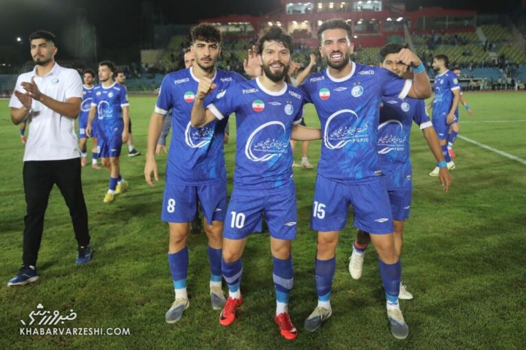 ویدیوی باشگاه استقلال بعد از پیروزی مقابل پیکان؛ سهراب سر آسانی را بوسید